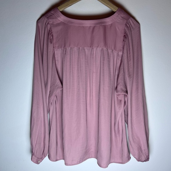 LOFT Light Pink Long Sleeved Blouse - Size Medium Flowy V Neck Bishop Sleeves - Picture 5 of 5